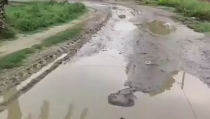 बांसी: मरवटिया बाजार से एक दर्जन गांवों को जोड़ने वाली सड़क की हालत खराब, राहगीरों को परेशानी #jansamasya