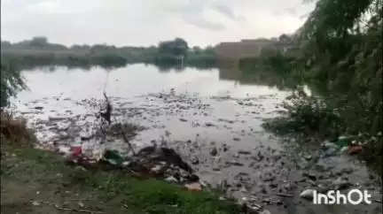 एत्मादपुर: पुरा गोवर्धन में तालाब हुआ ओवरफ्लो, गलियों और घरों में घुसा पानी 
#jansamasya
