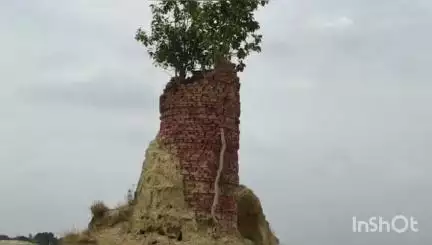 जौनपुर: जलालपुर में खनन माफियाओं ने बीस फिट गहरी खोद दी जमीन, हवा में लटका कुआं #jansamasya