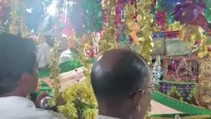 कोलेबिरा: शिबू सोरेन के स्वास्थ्य लाभ की कामना के साथ झामुमो सिमडेगा ने कोलेबिरा मजार में चादर चढ़ाई