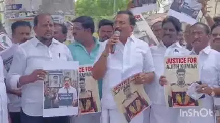 வாலாஜா: காரை கூட்ரோடு பேருந்து நிலையம் அருகே அதிமுக சார்பில் நீதி கேட்டு  போராட்டம்