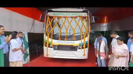 पतरातू: जिंदल स्टील प्लांट पतरातु में जिंदल फाउंडेशन ने शुरू की हॉस्पिटल ऑन व्हील्स सेवा, रामगढ़ सिविल सर्जन ने दिखाई हरी झंडी