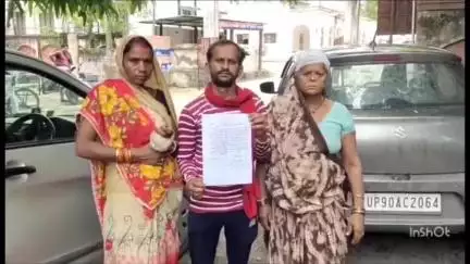 अतर्रा: तेंदुरा गांव में दरवाजे के बाहर ब्रश करते समय दबंगों ने किया हमला, 2 लोग हुए घायल, SP से की शिकायत
