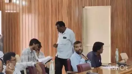 नेपानगर: सड़क बनी पर नाली गायब! केरपानी के नवाब खां ने जनसुनवाई में PDW विभाग पर लगाए गंभीर आरोप