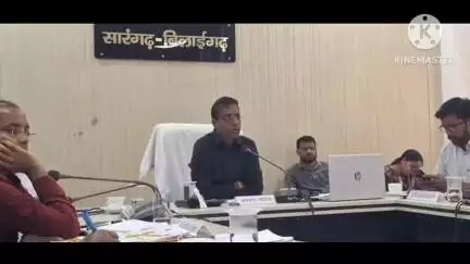 कलेक्टर डाॅ. संजय कन्नौजे ने मौसमी बीमारी की रोकथाम एवं सोसायटी में खाद बीज की आवश्यक व्यवस्था करने के दिए निर्देश