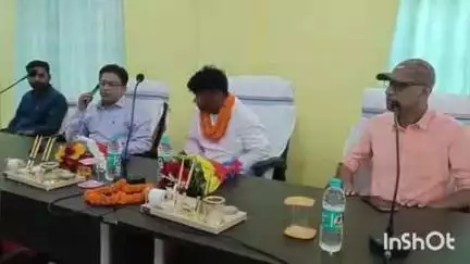 बांका: नगर परिषद बांका में नवनिर्वाचित सभापति का भव्य स्वागत, सभी से किया परिचय प्राप्त