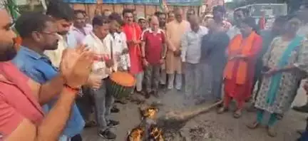 चास: गोविंद मार्केट में भाजपा वालीडीह मंडल कमेटी ने झारखंड के मुख्यमंत्री हेमन्त सोरेन का पुतला दहन किया