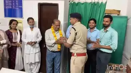 हरसूद: डॉक्टर्स डे पर थाना प्रभारी ने अस्पताल पहुंचकर डॉक्टरों का सम्मान किया