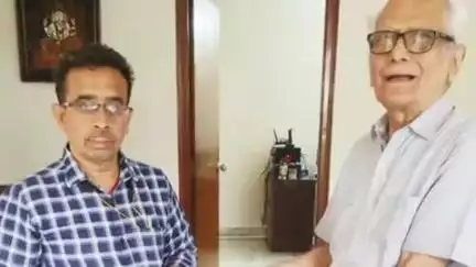 కమలాపురం: కమలాపురం : యోగి వేమన విశ్వ విద్యాలయ సి.పి.బ్రౌన్‌ భాషా పరిశోధన కేంద్రానికి పుస్తకాల అందజేత
