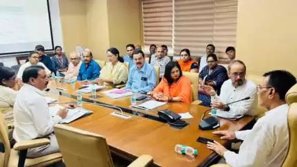 राजगढ़: राज्यमंत्री नारायण सिंह पंवार ने मछुआ कल्याण एवं मत्स्य विभाग के अधिकारियों और कर्मचारियों के साथ की बैठक
