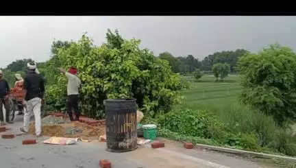 केराकत: खुज्झी नाले पर एक दशक से टूटी 3 पुलियों के रेलिंग का निर्माण कार्य शुरू