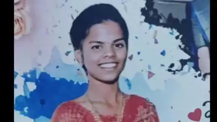 సిరిసిల్ల: ఇందిరా నగర్ కు చెందిన ఓ యువతి కనిపించడం లేదని ఆమె తల్లి ఇచ్చిన ఫిర్యాదు మేరకు కేసు నమోదు చేసిన ఎస్ఐ ఉపేంద్ర చారి