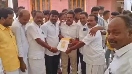 திண்டிவனம்: மயிலம் எம்எல்ஏ  தனது தொகுதியில் வேலை செய்ய வேண்டும் பக்கத்து தொகுதியில் வேலை செய்யக்கூடாது தைலாபுரம் தோட்டத்தில்