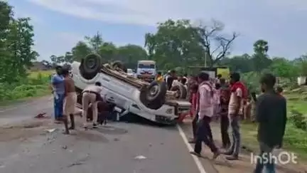 बौंसी: हैंचला मोड के पास कटोरिया विधायक के अंगरक्षक का वाहन दुर्घटनाग्रस्त, चार लोग जख्मी