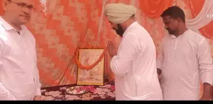 अमरिया: तहसील क्षेत्र में स्कूल चलो अभियान का हुआ शुभारंभ, सरदारनगर में ब्लॉक प्रमुख ने बच्चों को दी निशुल्क किताबें
