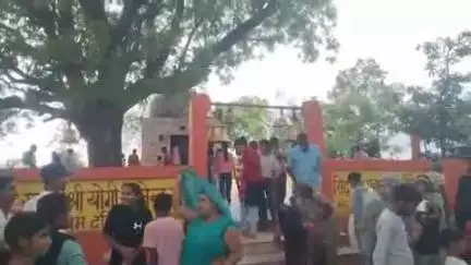 अमृतपुर: दहेलिया गांव में भैरव बाबा के स्थान पर आस्था को लेकर लगी भीड़, आषाढ़ माह में मंगलवार को हर वर्ष लगता है मेला