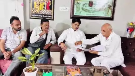 कालापीपल: कालापीपल विधायक घनश्याम चंद्रवंशी ने जनता दरबार में ग्रामीणों की समस्याएं सुनीं