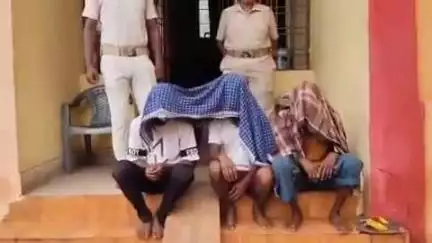 ଚମ୍ପୁଆ: ନିମତୁର ଅଞ୍ଚଳରେ ଅବକାରୀ ଚଢାଉ, ୨୧୨ ଲିଟର ମଦ ଓ ୨୫୦୦ କେଜି ପୋଚ ଜବତ ସହ ୩ ଗିରଫ