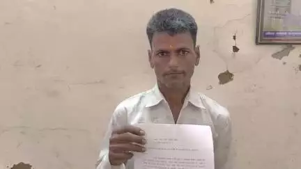 मनोहरथाना: मनोहरथाना केन्द्रीय सहकारी बैंक के कैशियर पर रुपये हेराफेरी करने का आरोप