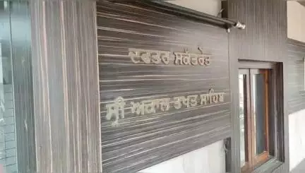ਅੰਮ੍ਰਿਤਸਰ 2: ਡੇਰਾ ਬਿਆਸ ਮੁਖੀ ਢਿੱਲੋੰ ਖ਼ਿਲਾਫ਼ ਜ਼ਮੀਨ ਕਬਜ਼ੇ ਦੇ ਦੋਸ਼ 'ਤੇ ਲੋਕ ਭਲਾਈ ਇਨਸਾਫ ਵੈਲਫੇਅਰ ਨੇ ਅਕਾਲ ਤਖਤ ਸਾਹਿਬ ‘ਤੇ ਦਿੱਤਾ ਮੰਗ ਪੱਤਰ