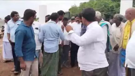 కిష్ణరావుపేటలో పెన్షన్లు పంపిణీ చేసి, ఇస్కాల ఎత్తిపోతల పథకం నుంచి పంటలకు నీటిని విడుదల చేసిన ఎమ్మెల్యే గిత్త జయసూర్య
