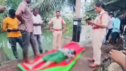 నరసాపురం: నరసాపురం ప్రధాన పంట కాలువలోని శ్రీహరిపేట సమీపంలో గుర్తుతెలియని మహిళ మృతదేహం లభ్యం
