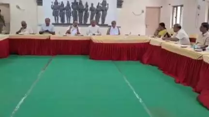 మంత్రాలయం: శ్రీ రాఘవేంద్ర స్వామి ఆరాధనోత్సవాలపై శ్రీ మఠం మేనేజర్ ఆధ్వర్యంలో ప్రభుత్వ అధికారులు, మఠం ప్రతినిధులతో సమావేశం నిర్వహణ