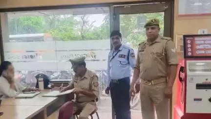 बिलारी: एसएसपी के आदेश पर पुलिस ने बैंक सुरक्षा ड्यूटी पर लगे सुरक्षाकर्मियों को दिए आवश्यक दिशा-निर्देश