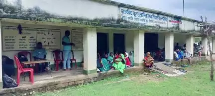 पाकरटांड: धरती आबा जनजातीय ग्राम उत्कर्ष अभियान के तहत हल्दीबेड़ा स्कूल में विशेष शिविर का आयोजन