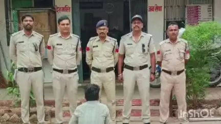 कैमोरी ग्राम से धारदार बके के साथ युवक गिरफ्तार, आर्म्स एक्ट के तहत हुई कार्रवाई