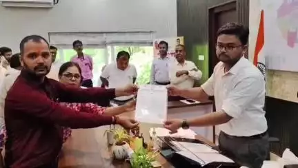 अतिक्रमण पर गुंडा एक्ट की कार्यवाही को लेकर नगर निगम पहुंचे स्ट्रीट वेंडर, नगर आयुक्त से की मांग
#jansamasya