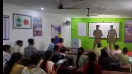 ठाकुरद्वारा: ठाकुरद्वारा पुलिस ने मिशन सड़क सुरक्षा अभियान के तहत लोगों को किया जागरूक
