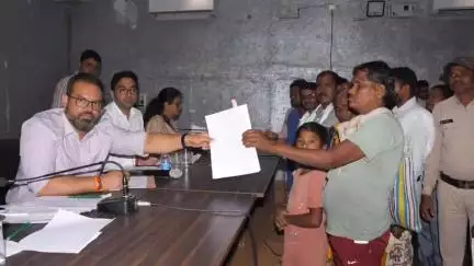 मुंगेली: कलेक्ट्रेट जनदर्शन में कलेक्टर ने की त्वरित सुनवाई, जरूरतमंदों को मिला समाधान, शौचालय के लिए आवेदन पर दी त्वरित स्वीकृति