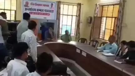 नैनवां: जिला कलक्टर ने पंडित दीनदयाल उपाध्याय अंत्योदय संबल पखवाड़ा के तहत आयोजित शिविरों का किया निरीक्षण