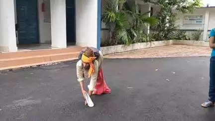 छतरपुर नगर: कुटी धाम मंदिर में दबंगों से परेशान दिव्यांग पुजारी ने एसपी से न्याय की गुहार लगाई