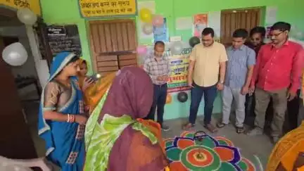 बनमा इटहरी: बनमा ईटहरी प्रखंड कार्यालय में सफाई सेवा का शुभारंभ, बीडीओ और बीपीएम ने दीप जलाकर किया उद्घाटन