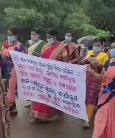 ନୂଆପଡା: ଖାସବାହାଲ ପଞ୍ଚାୟତରେ ସ୍ଵଚ୍ଛତା ଅଭିଯାନ ଅବସରରେ ସଚେତନତା ଶୋଭାଯାତ୍ରା