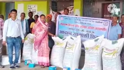 नरहरपुर: कन्हनपुरी व देवरी बालाजी में नेशनल मिशन ऑन एडिबल ऑयल सीड योजना के तहत किसानों को आदान सामग्री का किया गया वितरण