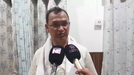 সৰুপথাৰ: গণতন্ত্ৰৰ সুস্থ পৰম্পৰাক আঘাত সানিব পৰা কাম কংগ্ৰেছই কৰিব পাৰেঃ বৰপথাৰত বিধায়ক বিশ্বজিত ফুকন