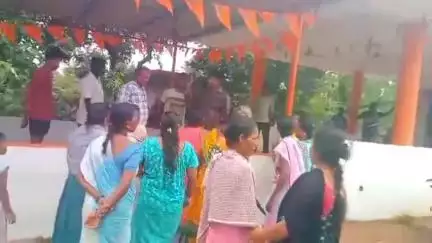 టి.నర్సాపురంలో నాలుగు బెల్ట్ షాపులను తొలగించాలని మహిళలు డిమాండ్