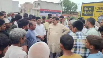बड़ौत: खेड़ा हटाना में दैवीय आपदा से 2 मंजिला मकान गिरने पर छपरौली विधायक ने घटनास्थल का किया निरीक्षण