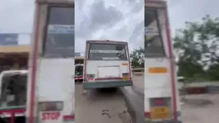 ઠાસરા: બસ સ્ટેન્ડ પર વતન જવા માટે નીકળેલા બાળ મુસાફરનું ચાલુ બસે મોત થયું