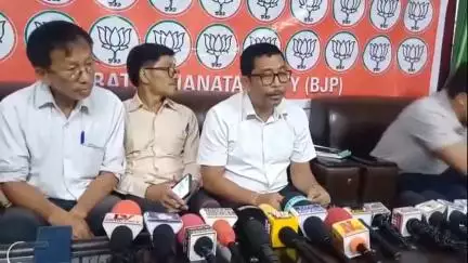ডিফু: গুৱাহাটীৰ ৰাজীৱ ভৱনত জিলা কংগ্ৰেছ সংবাদমেল, ডিফুত উভতি ধৰিলে জিলা বিজেপিয়ে
