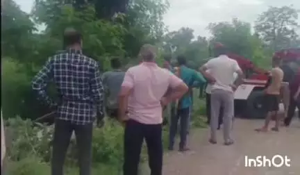 जवाली: हार-नाणा मार्ग पर पलटी बैन, बैन में बैठे सवारों को आई मामूली चोटें