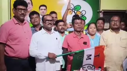 কোচবিহার ১: ফের এক পঞ্চায়েত সদস্য বিজেপি ছেড়ে তৃণমূলে যোগ দিলো, কুচবিহারে এপর্যন্ত ১৮৮ জন পঞ্চায়েত বিজেপি ছেড়ে তৃণমূলে যোগ দিল