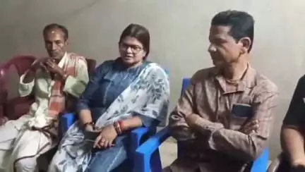 କବିସୂର୍ଯ୍ୟନଗର: ଅବସରପ୍ରାପ୍ତ ଶିକ୍ଷକଙ୍କ ପିତାଙ୍କ ବିୟୋଗ,  ପାଇକପଡା ବାସଭବନ ରେ ପହଂଚି ସମବେଦନା ଜଣାଇଲେ ପୂର୍ବତନ ବିଧାୟିକା
