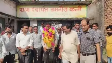 घुवारा: बमनौरा कलां में सचिव बृजलाल राय को नम आंखों से दी गई विदाई