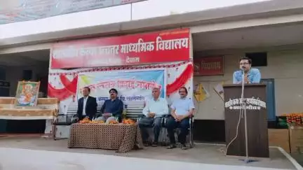 सतवास: शासकीय कन्या उच्चतर माध्यमिक विद्यालय में संकुल स्तरीय विदाई समारोह का आयोजन
