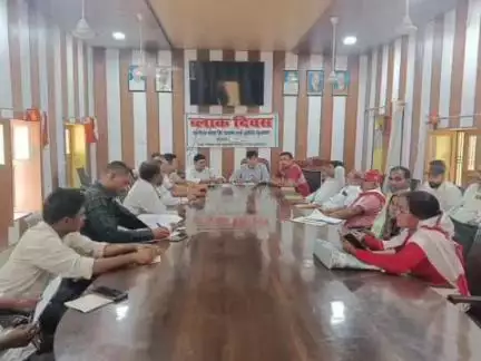 लंभुआ: विकासखंड प्रतापपुर कमैचा में मनरेगा कार्यों की प्रगति को लेकर समीक्षा बैठक संपन्न, अमृतसर सरोवर, आंगनबाड़ी केंद्र शामिल
