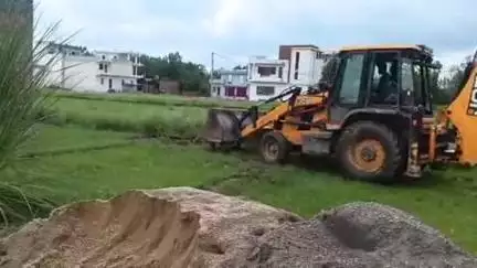 भगवानपुर: भगवानपुर क्षेत्र में अलग-अलग जगह हरिद्वार रुड़की विकास प्राधिकरण ने अवैध कॉलोनी के निर्माण कार्यों को कराया बंद